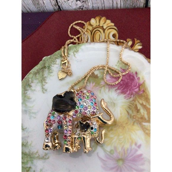 NWT Betsey Johnson Mama Elephant & Her Baby Multi Color Rhinestone Pendant Neckl - Picture 5 of 14
